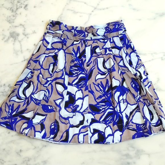 NWT. The Limited 100% Cotton Multi Color Floral Pattern Pleated Skirt w/lining. - Picture 2 of 6